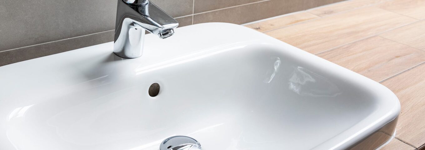 causes of clogged kitchen sink